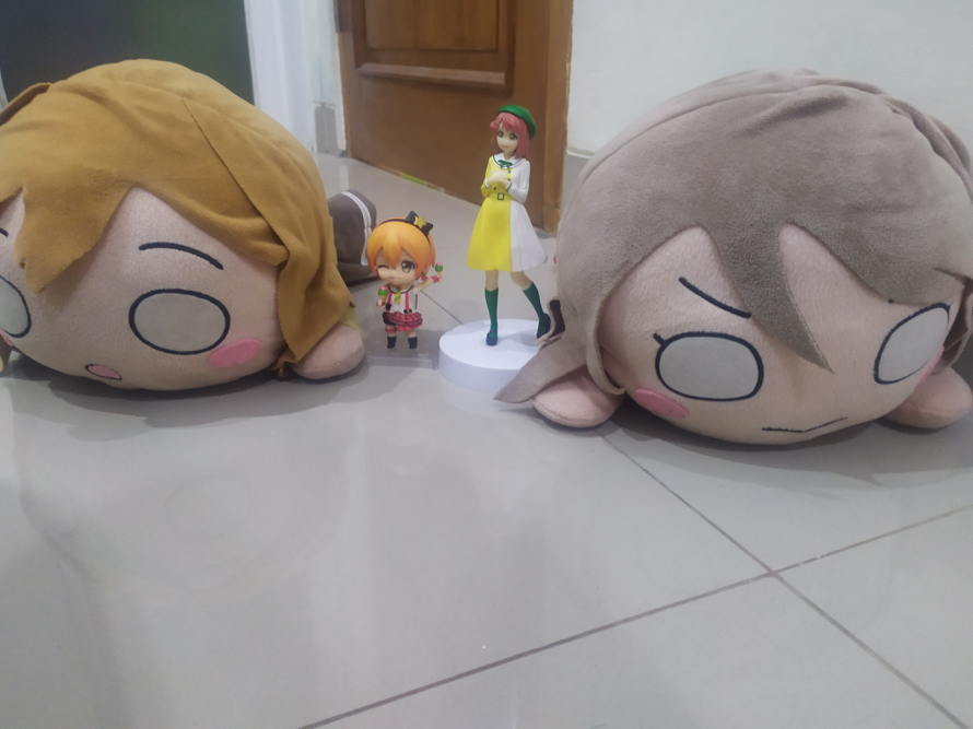 This is my entry for Petite Idol Studio!! Here is my merch. The first one is the Hanamaru neso,...