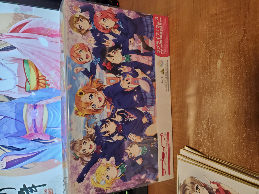 Got the Love Live 9th anniversary box set. Love the cards that came with it.