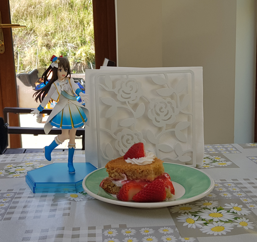 Happy Birthday Shizuku! I made a strawberries and cream cake for her birthday this year. 💙